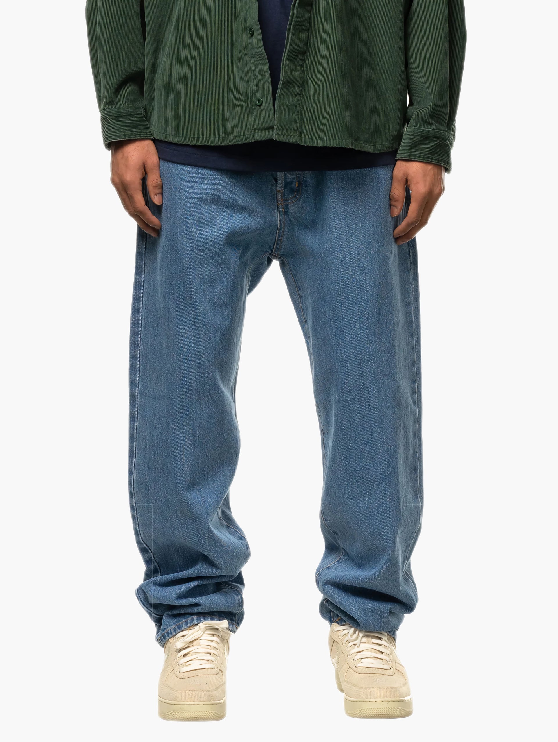 Blauwe jeans met wijde pijpen